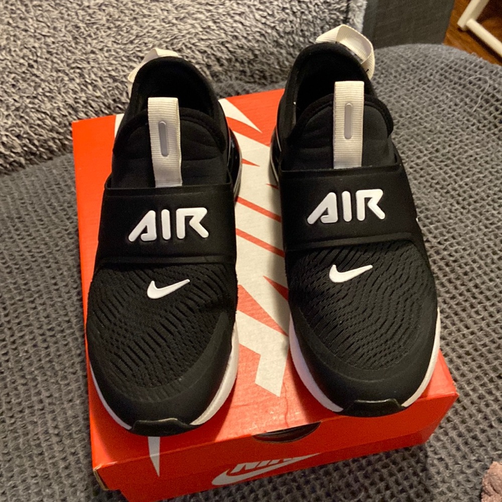 Nike Air Max 270 no laces slip ons